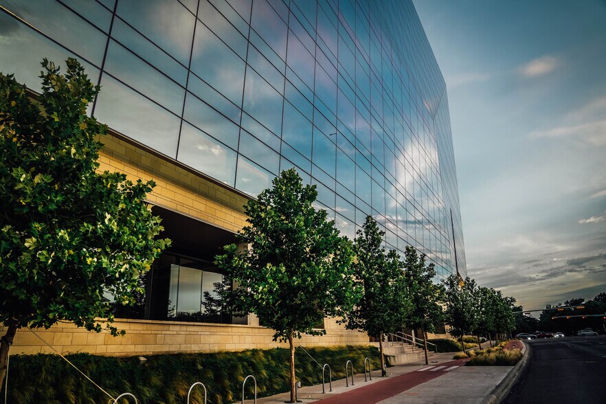 More Photos Of 401 S 1st St, Austin Office For Sale