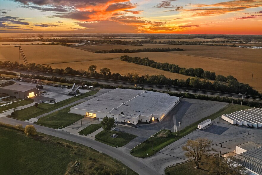 More Photos Of 1674 N Industrial Ave, Ottawa Manufacturing For Sale