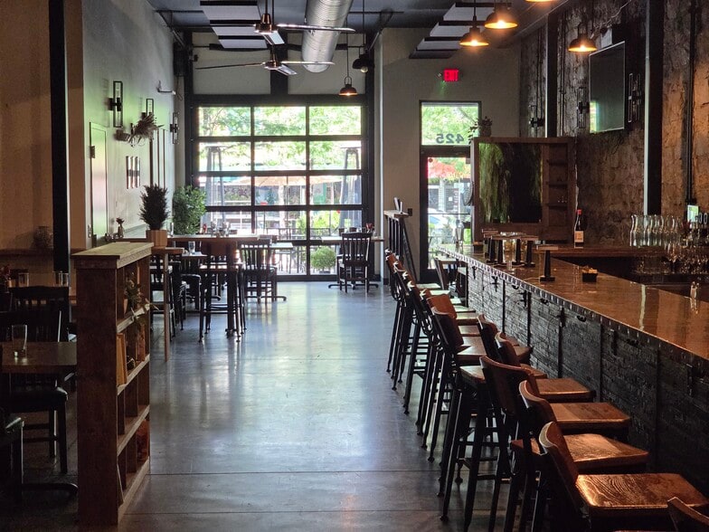 More Photos Of 425 N Main St, Hendersonville Restaurant For Sale