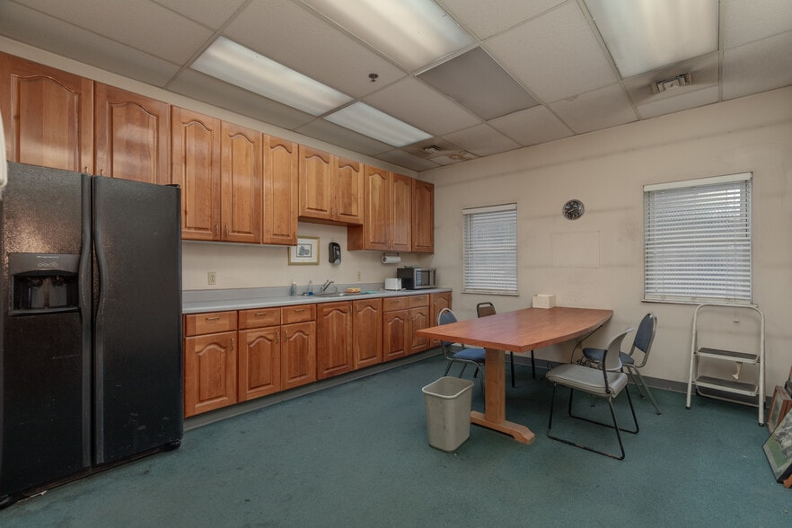 More Photos Of 1900 Cole Street, Saint Louis Manufacturing For Sale