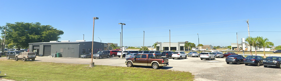 More Photos Of 1310 NE Pine Island Rd, Cape Coral Auto Dealership For Lease