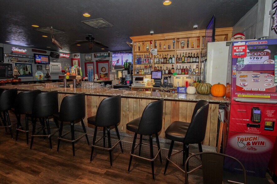 More Photos Of 54 McKinley St, Huron Bar For Sale