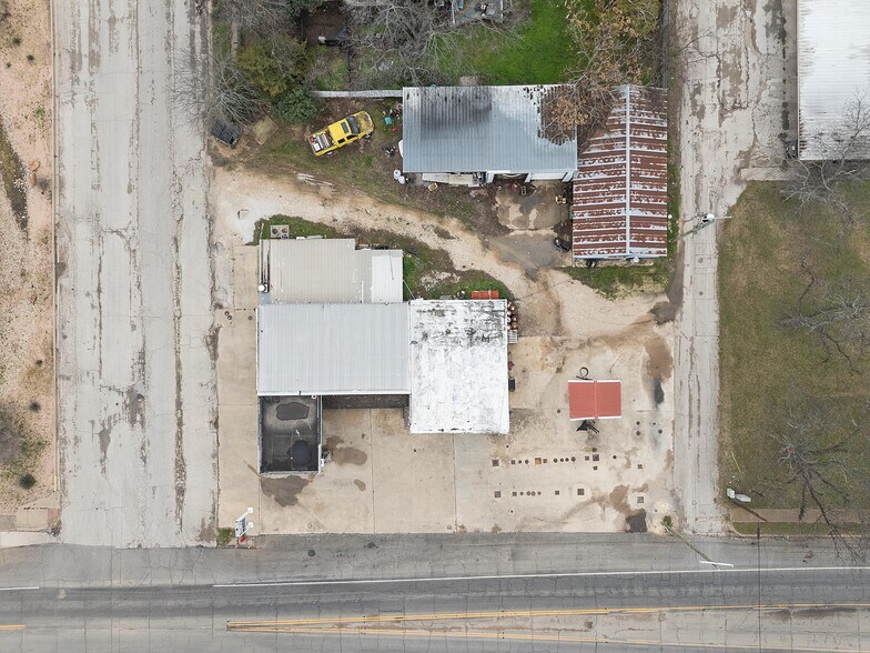 More Photos Of 201 W Oak St, West Service Station For Sale