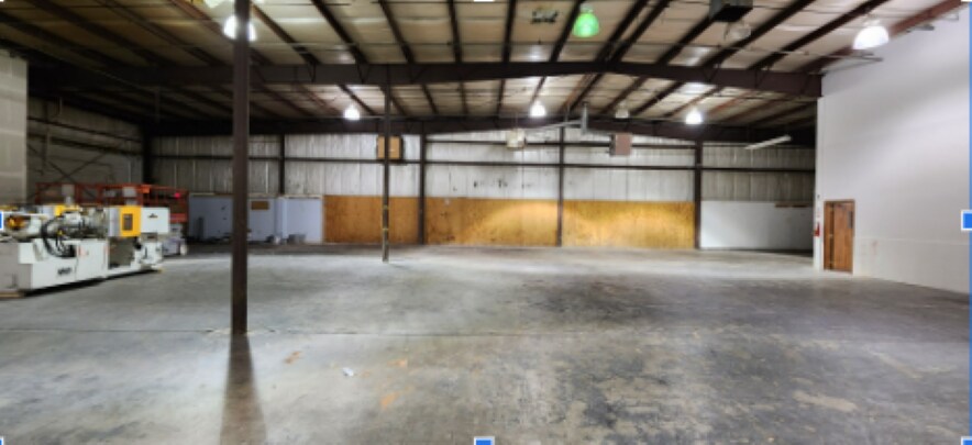 More Photos Of 150 Mattatuck Heights Rd, Waterbury Light Manufacturing For Lease