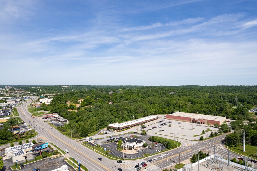 More Photos Of 2115-2161 Barrett Station Rd, Des Peres Unknown For Lease