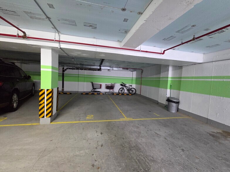 More Photos Of 14712 Roosevelt Ave, Flushing Apartments For Lease