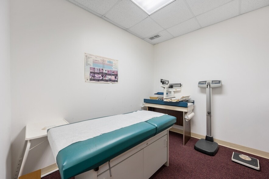 More Photos Of 6021 S Kedzie Ave, Chicago Medical For Sale