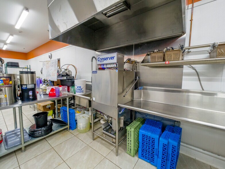 More Photos Of 1355 N Loop 336 E, Conroe Restaurant For Sale