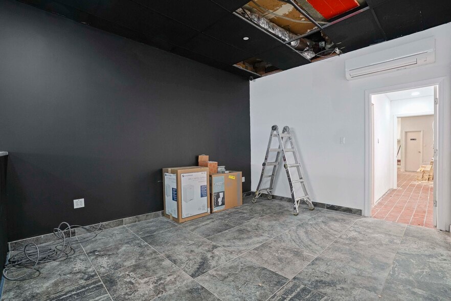 More Photos Of 6656 Myrtle Ave, Glendale Storefront Retail Residential For Lease