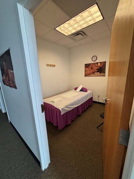 More Photos Of 531 N Grand St, Schoolcraft Storefront For Lease