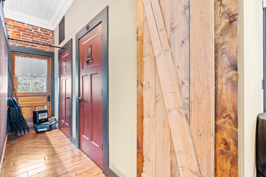 More Photos Of 219-221 N Parler Ave, Saint George Restaurant For Sale