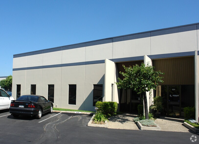 More Photos Of 217-221 Star of India Ln, Carson Warehouse For Lease