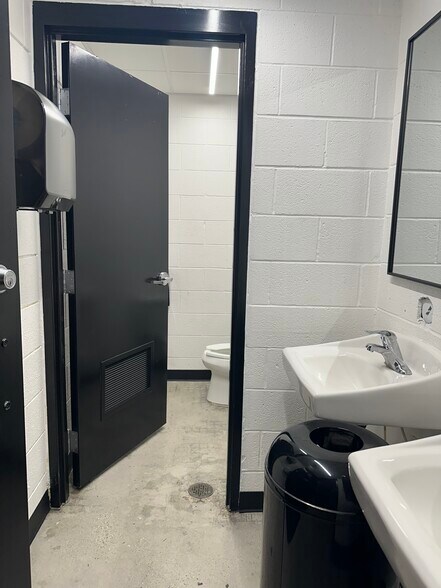 More Photos Of 567 W 300 N, Salt Lake City Light Distribution For Sale