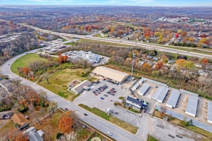 More Photos Of 6970 N Broadway St, Kansas City Showroom For Sale