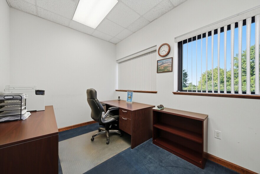 More Photos Of 141 Sanborn Rd, Tilton Flex For Sale