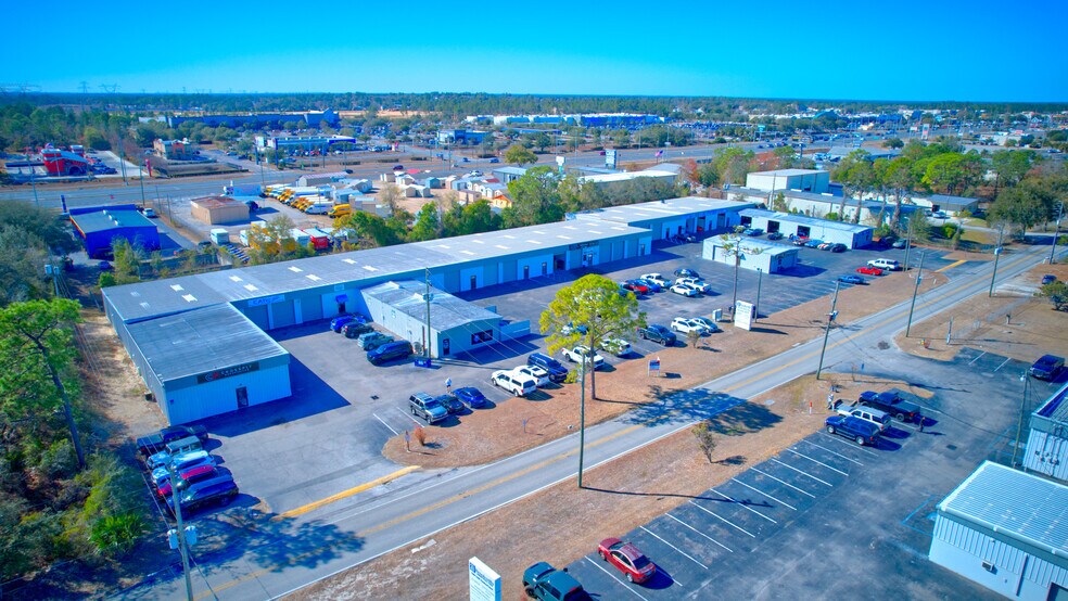 More Photos Of 13400-13499 Chambord St, Brooksville Manufacturing For Lease