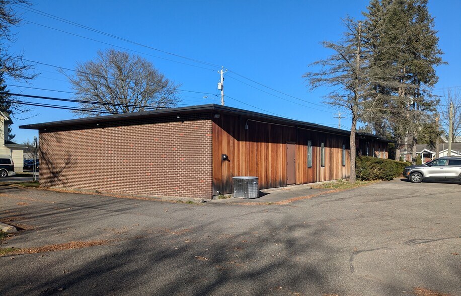 More Photos Of 219 1/2 Tompkins St, Cortland Freestanding For Sale