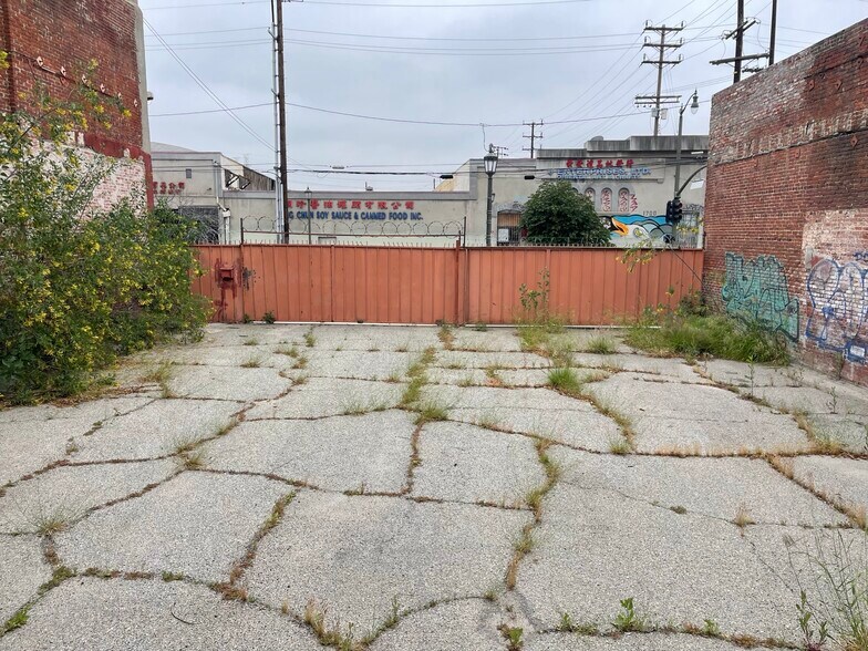 More Photos Of 1727 N Spring St, Los Angeles Industrial For Sale