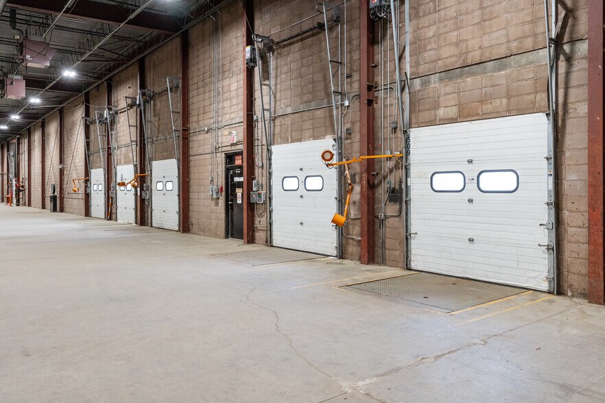 More Photos Of 1 Cornell Pl, Wilmington Warehouse For Lease