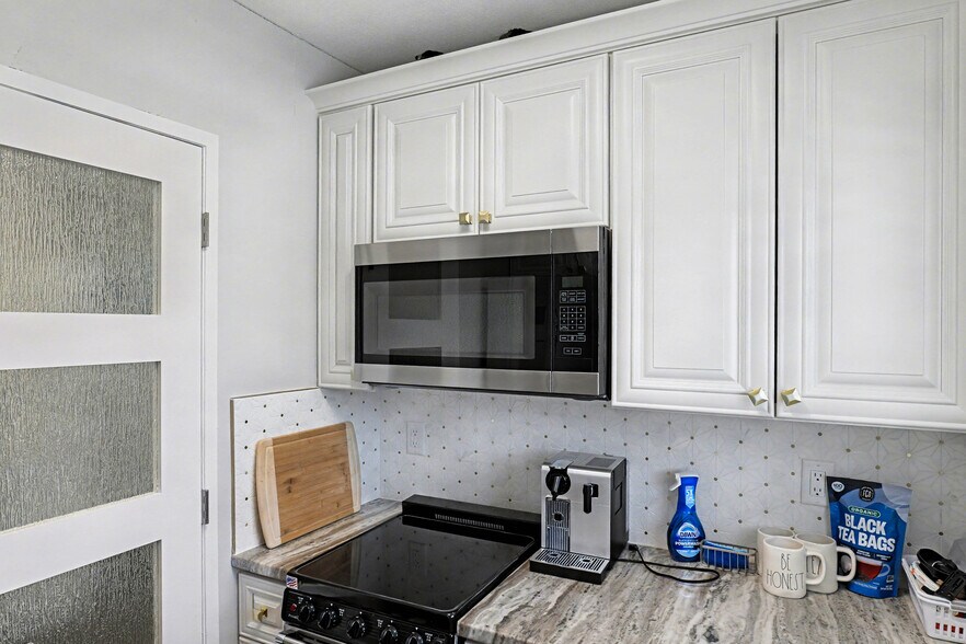 More Photos Of 1701-1709 Rogero Rd, Jacksonville Office Residential For Sale