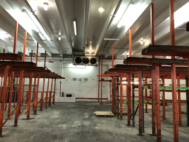 More Photos Of 1370-1380 NW 22nd St, Miami Warehouse For Lease