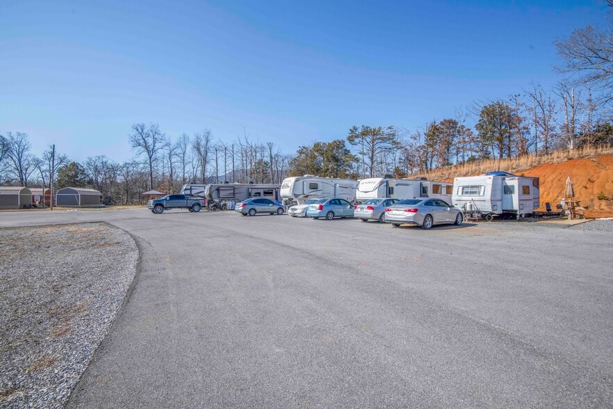 More Photos Of 104 Circle Rd, Newport Manufactured Housing Mobile Home Park For Sale