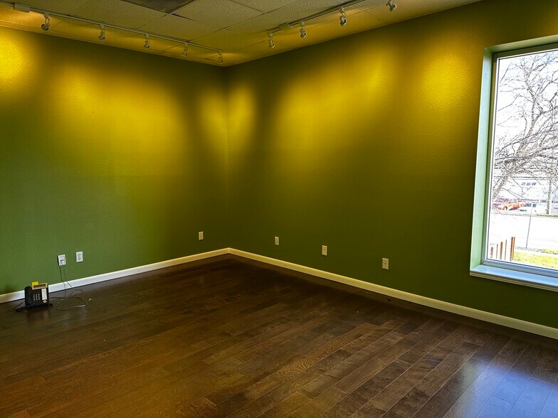 More Photos Of 1101 Anderson Ln W, Austin Loft Creative Space For Sale