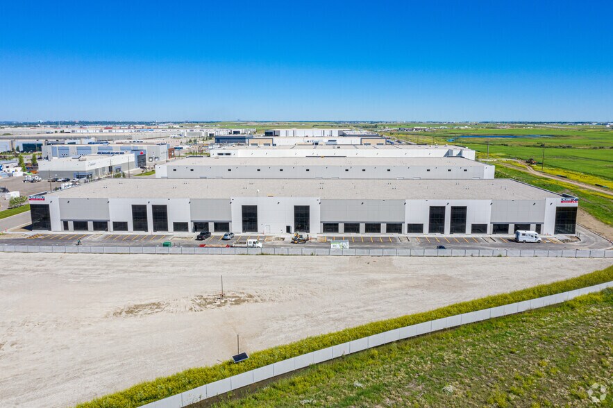 More Photos Of 7880 66th St SE, Calgary Service For Lease