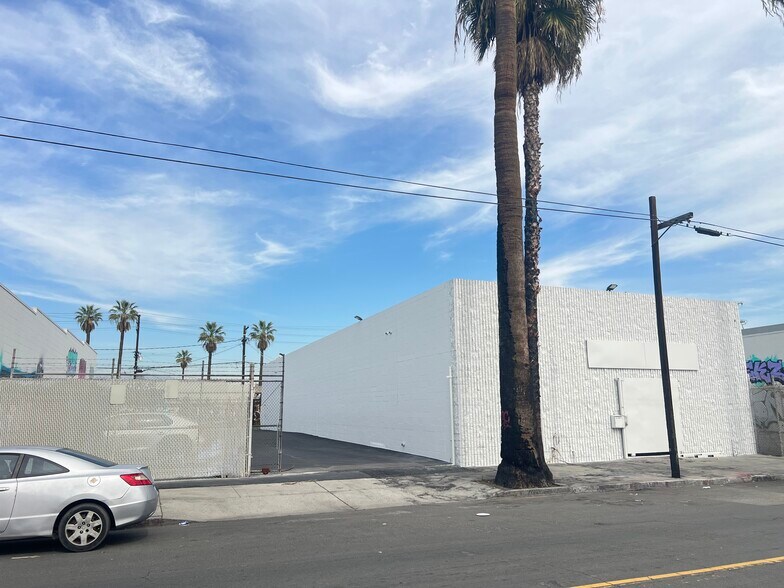 Primary Photo Of 1385 E 15th St, Los Angeles Warehouse For Sale