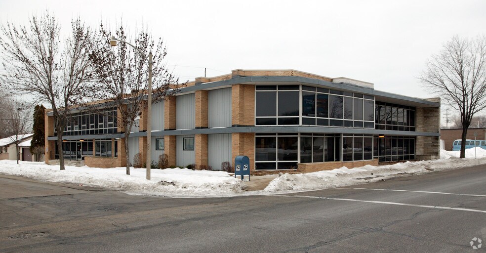More Photos Of 6150 W Fond Du Lac Ave, Milwaukee Office For Lease