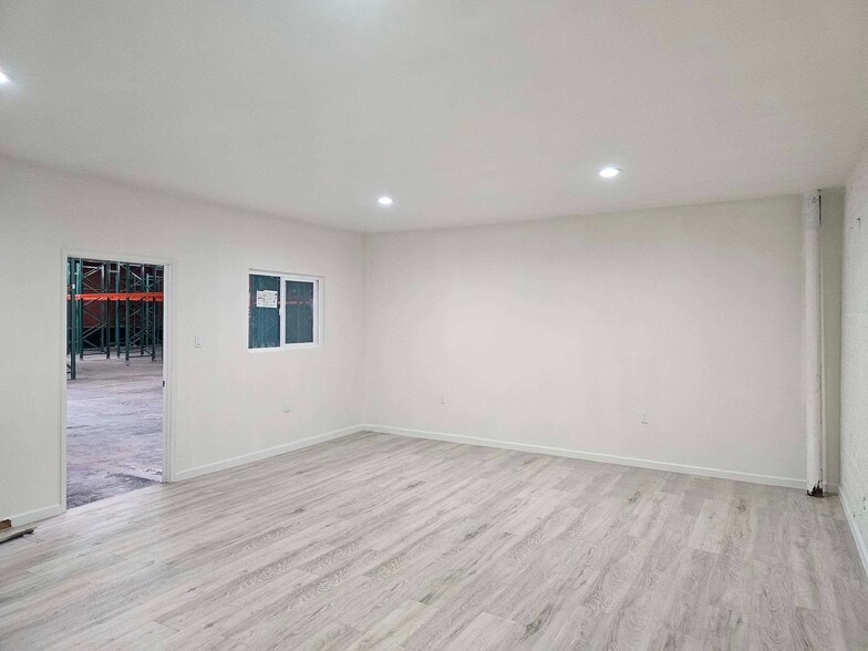 More Photos Of 3101 S Main St, Los Angeles Manufacturing For Lease