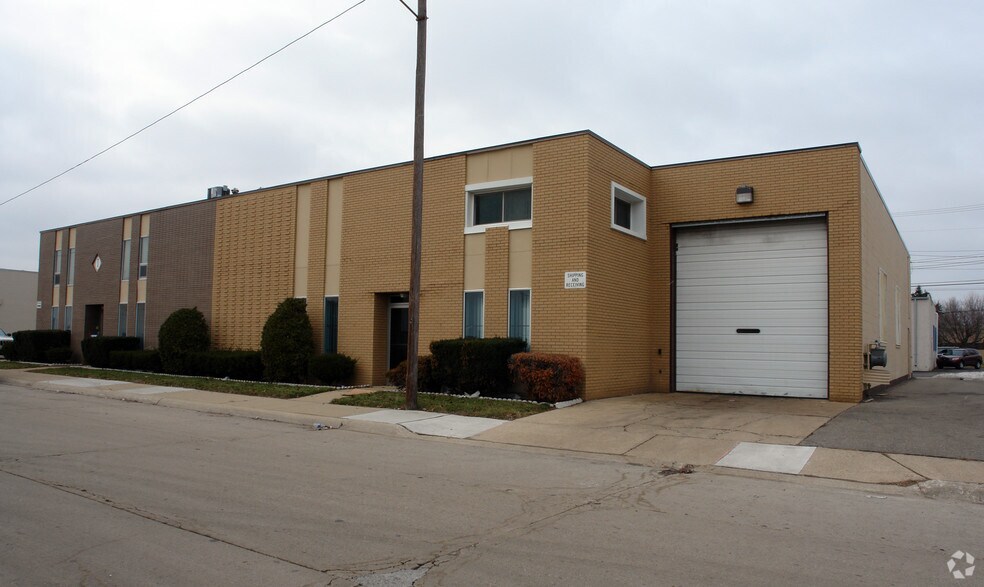 More Photos Of 23051-23127 Roseberry Ave, Warren Warehouse For Lease