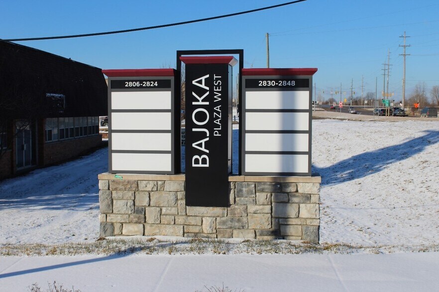 More Photos Of 2800 E West Maple Rd, Commerce Township Storefront Retail Office For Lease