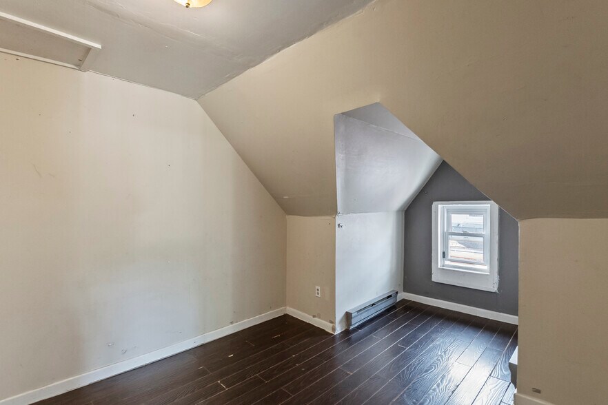 More Photos Of 541 Aylmer St N, Peterborough Apartments For Sale
