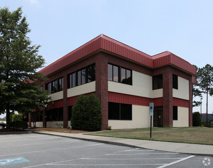 More Photos Of 1000 N Main St, Fuquay-Varina Medical For Lease