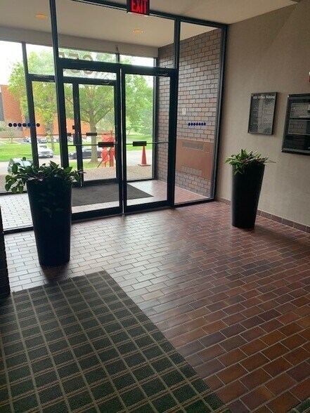 More Photos Of 655 Craig Rd, Creve Coeur Office For Lease