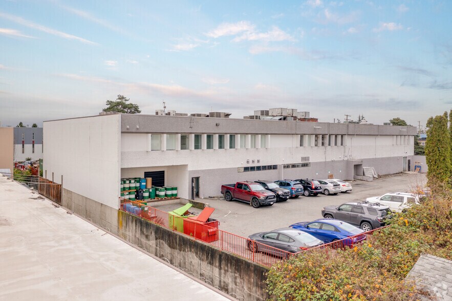 More Photos Of 7060 Waltham Ave, Burnaby Warehouse For Lease