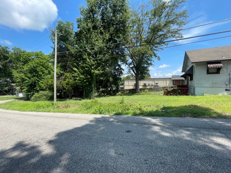 More Photos Of 1480 Ann St, Montgomery Office For Lease