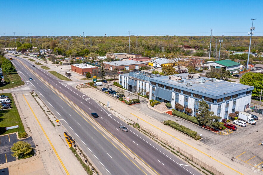 More Photos Of 11-21 N Skokie Hwy, Lake Bluff Office For Lease