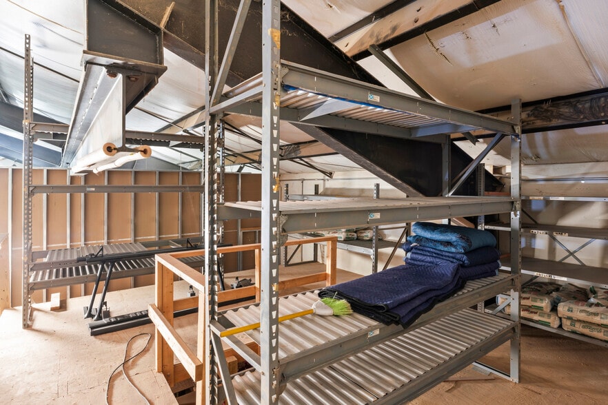 More Photos Of 105 E Cornwell Ln, Purcellville Warehouse For Sale