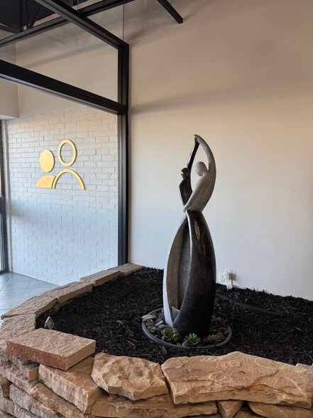 More Photos Of 1300 Cummins Rd, Des Moines General Retail For Lease