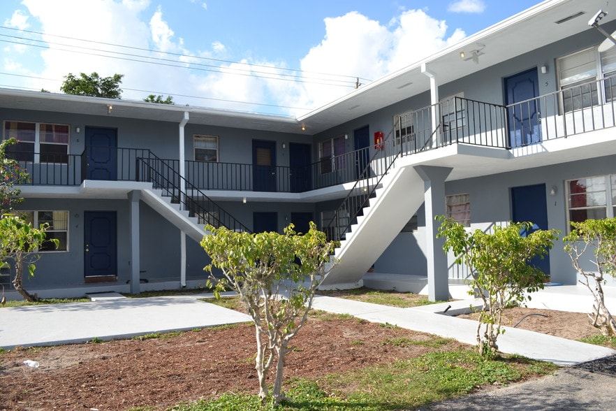 More Photos Of 927 S Pine St, Lake Worth Apartments For Sale
