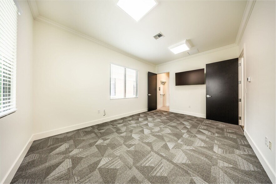 More Photos Of 741 Ciara Creek Cv, Longwood Medical For Sale