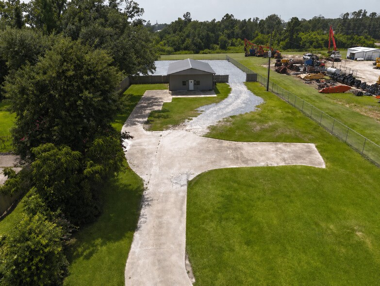 Primary Photo Of 225 Prater Rd, Sulphur Service For Lease