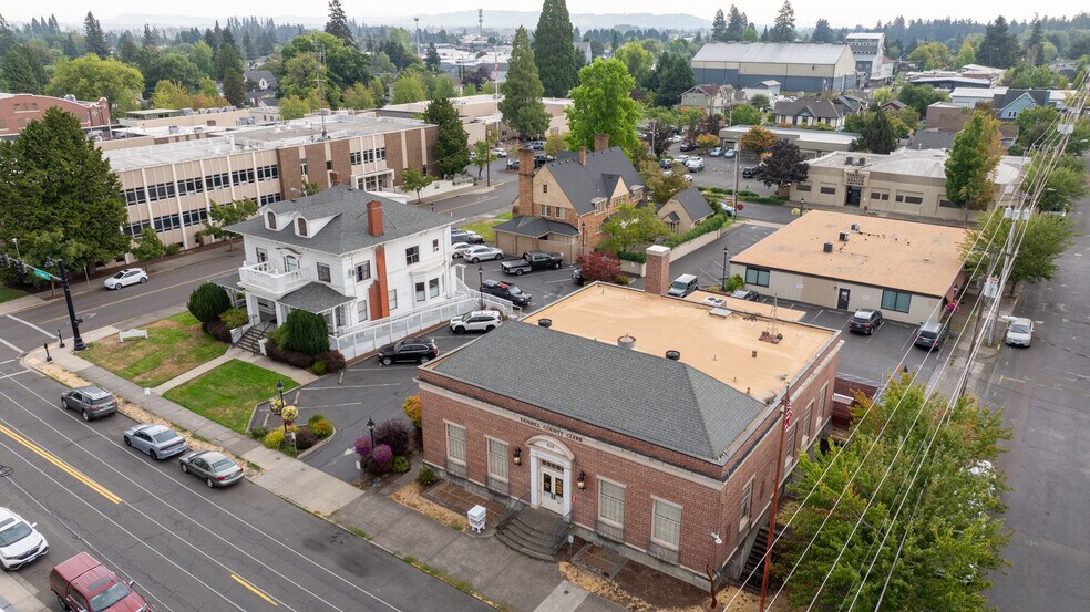 More Photos Of 414 NE Evans St, Mcminnville Office For Sale