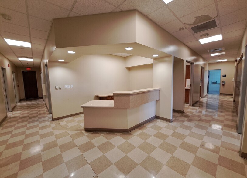 More Photos Of 9900 Stockdale Hwy, Bakersfield Medical For Sale