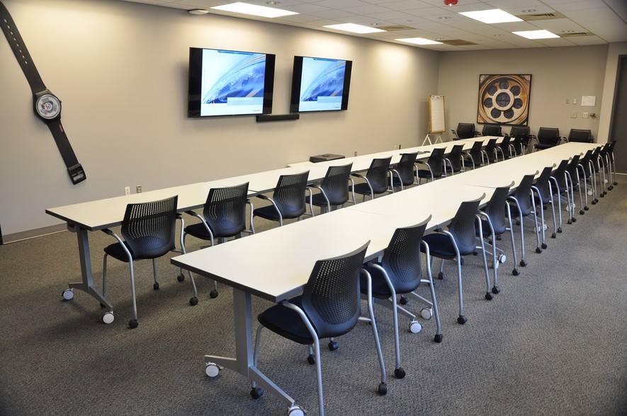 More Photos Of 13420 Reese Blvd W, Huntersville Office For Lease