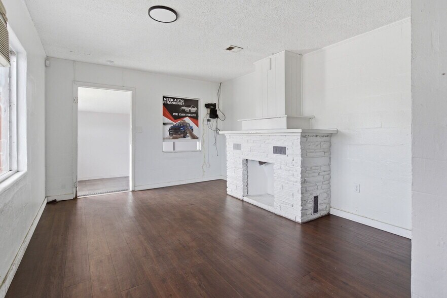 More Photos Of 8710 E Colonial Dr, Orlando Auto Dealership For Lease