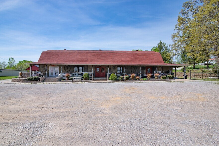 More Photos Of 641 Highland Ave, Vine Grove Freestanding For Sale