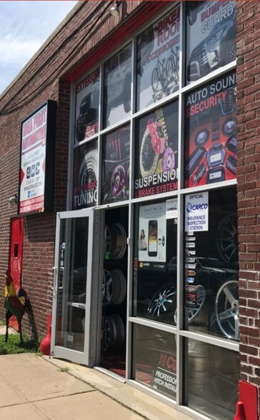 More Photos Of 110 Jericho Tpke, New Hyde Park Showroom For Lease